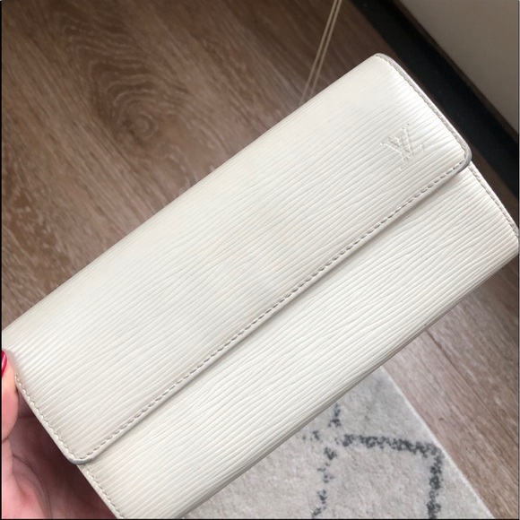 Louis Vuitton Other - 🌺 Louis Vuitton Epi wallet
